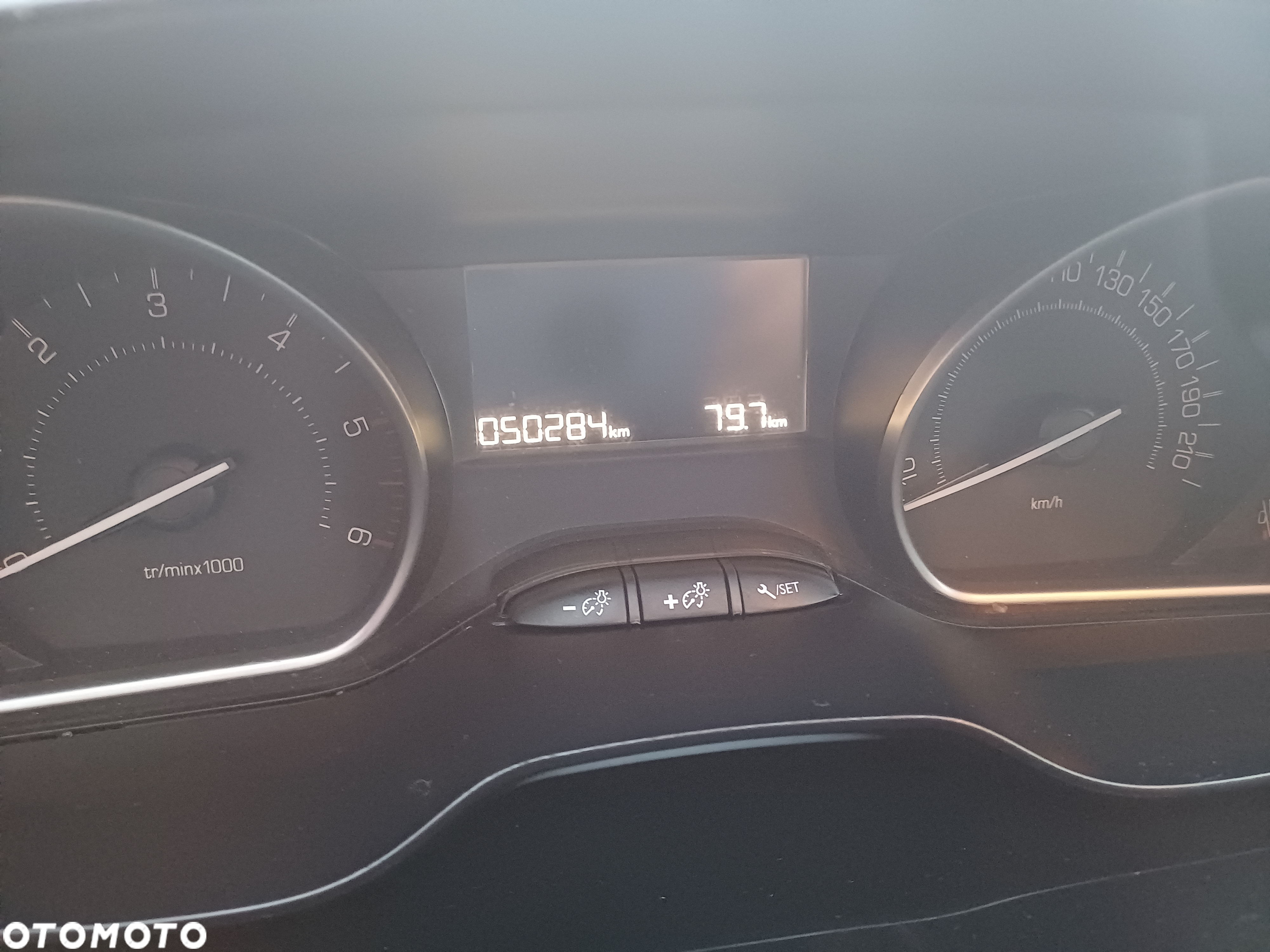 Peugeot 2008 1.5 BlueHDi Signature - 9