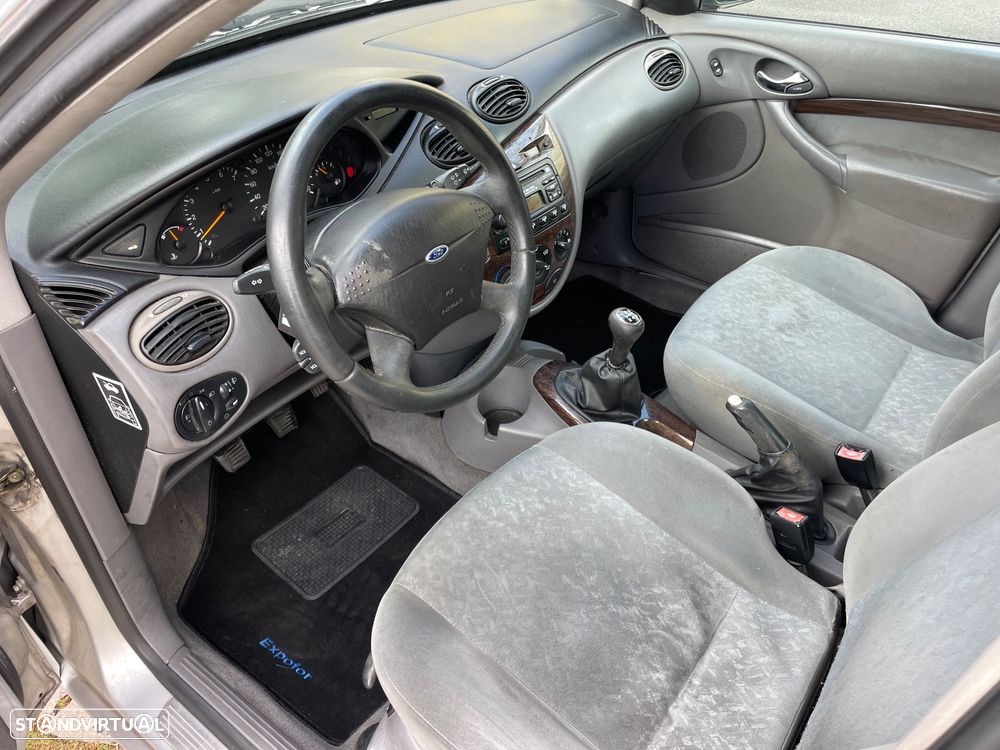 Ford Focus 1.6 Ghia - 6