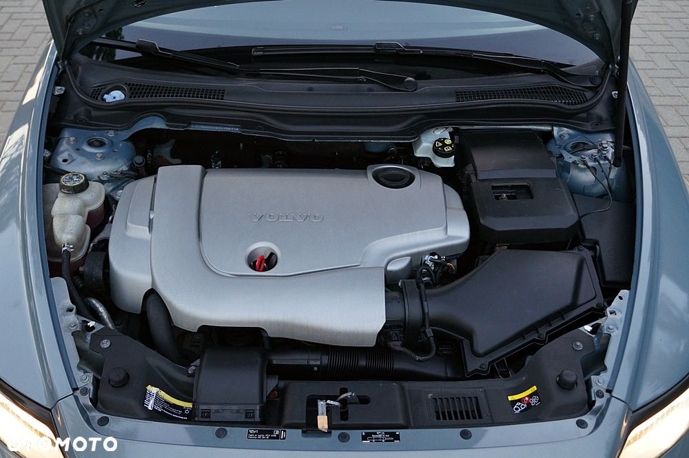Volvo V50 D5 Momentum - 33