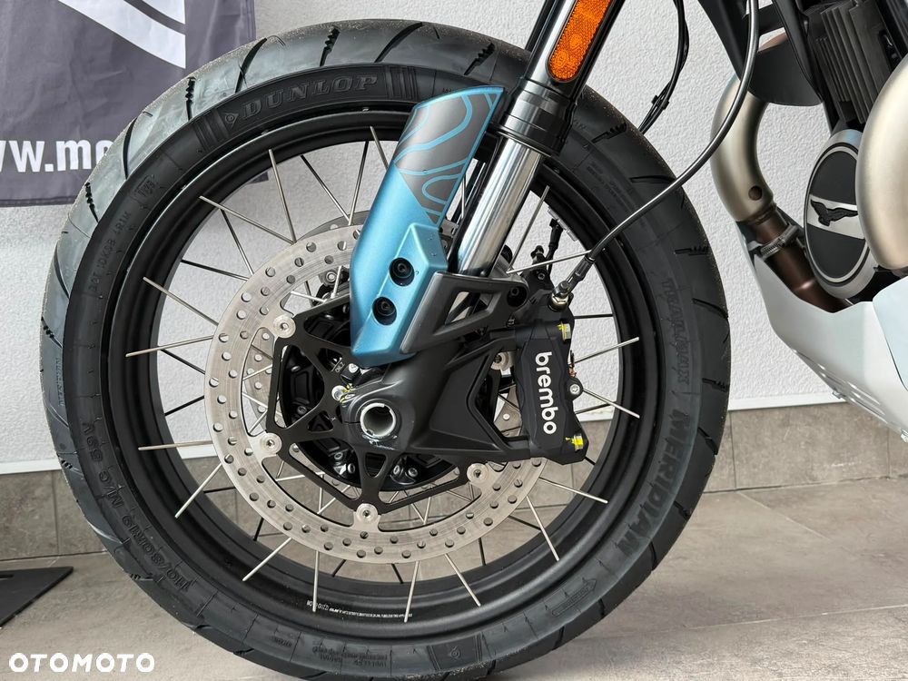 Moto Guzzi V85 - 12