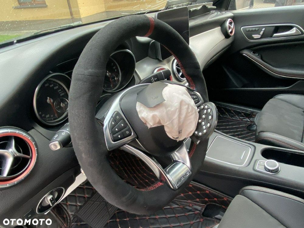Mercedes-Benz CLA 180 7G-DCT - 16