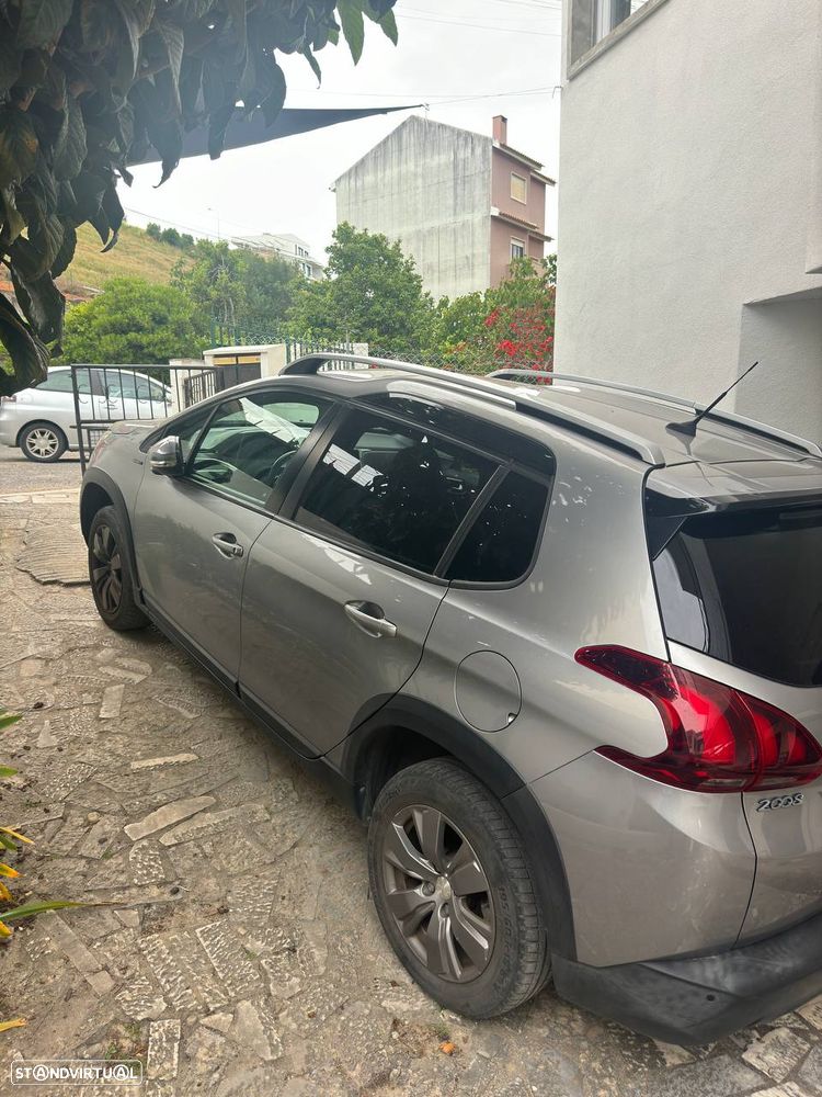 Peugeot 2008 1.2 PureTech Style - 4