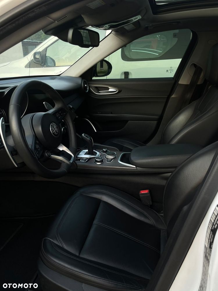 Alfa Romeo Giulia 2.0 Turbo 16V AT8-Q4 Ti - 5