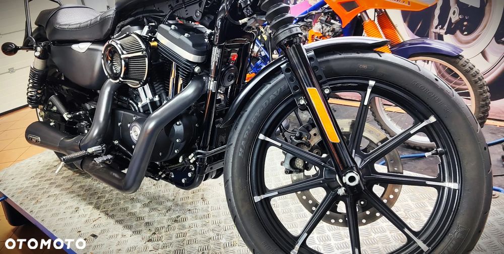 Harley-Davidson Sportster Iron 883 - 11
