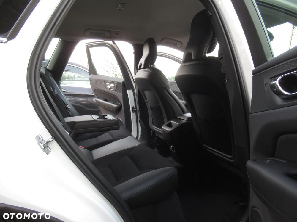 Volvo XC 60 T4 Momentum Pro - 8