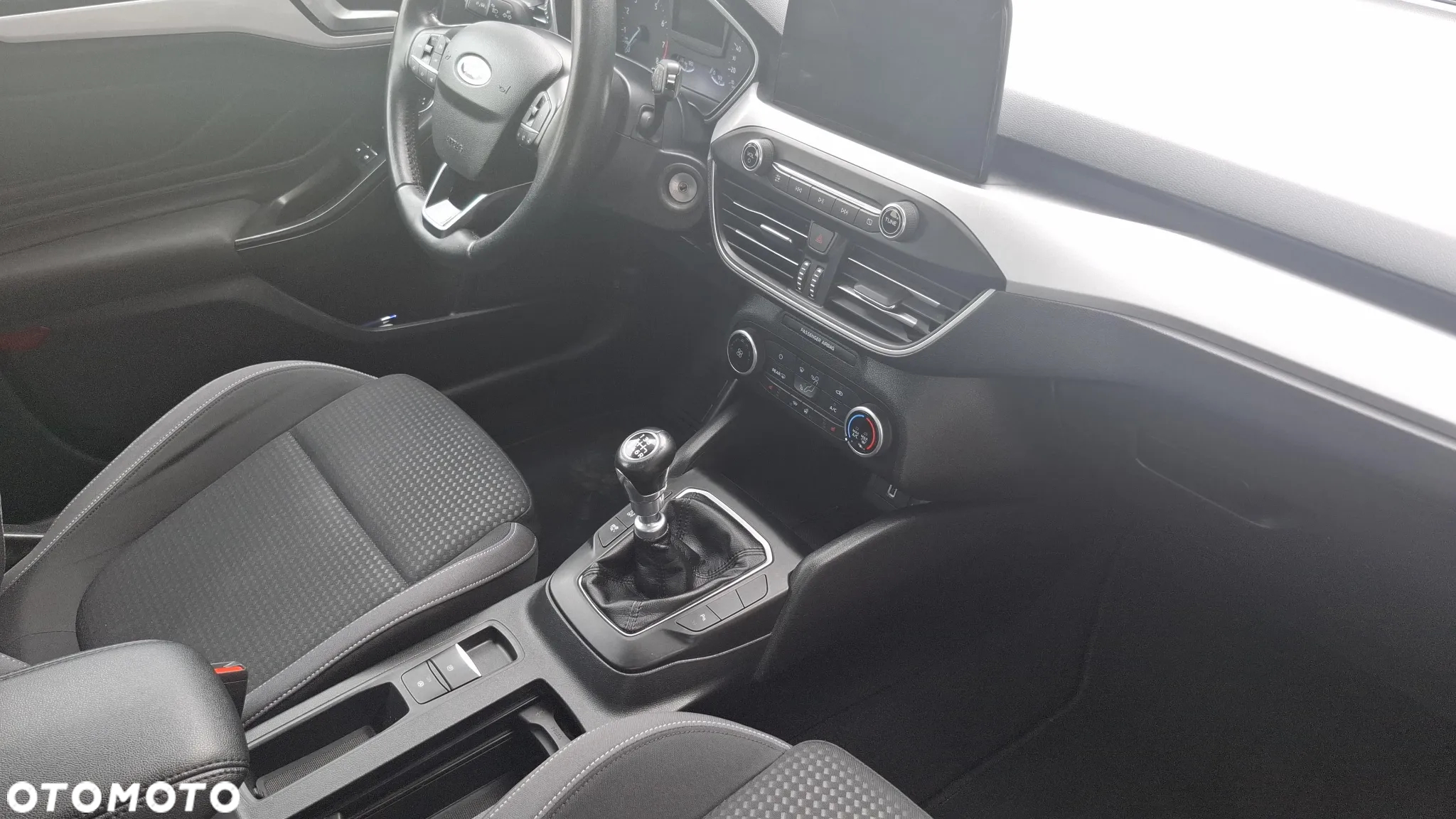 Ford Focus 1.0 EcoBoost Trend Edition - 26