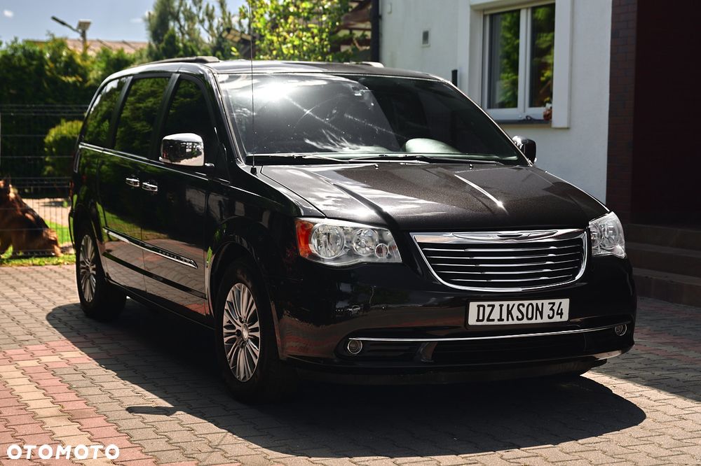 Chrysler Town & Country - 14