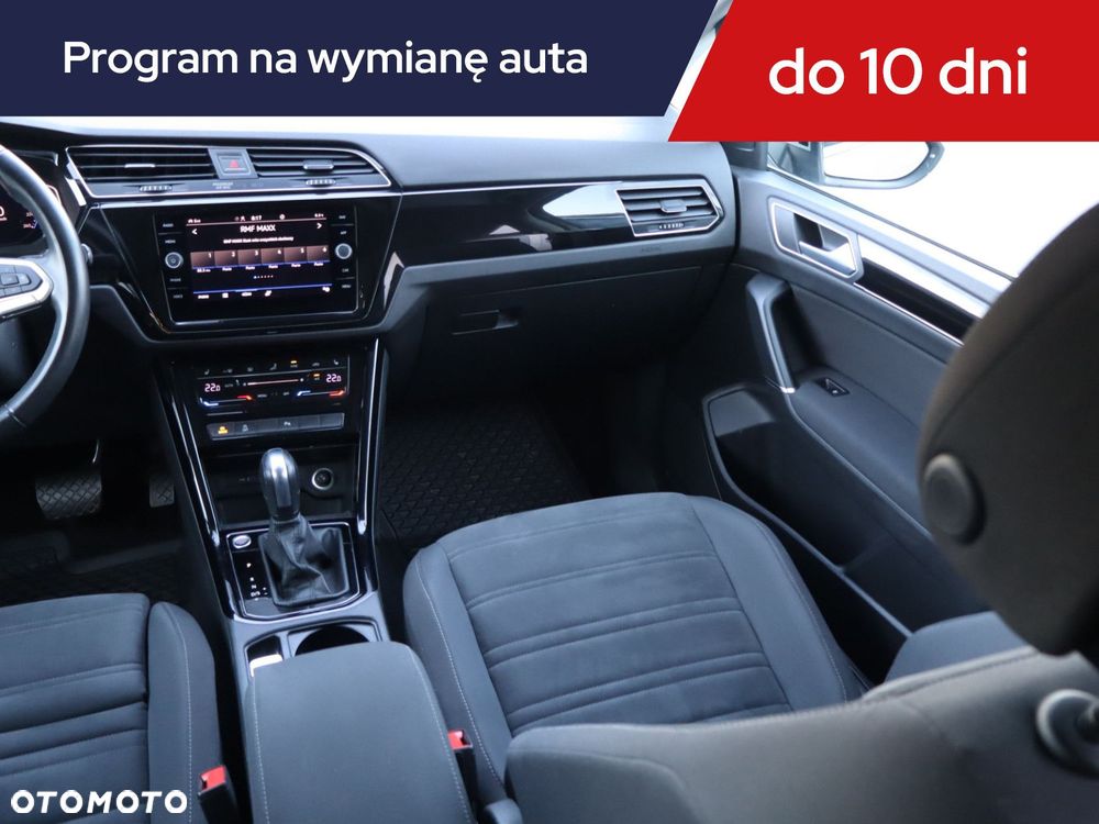Volkswagen Touran - 10