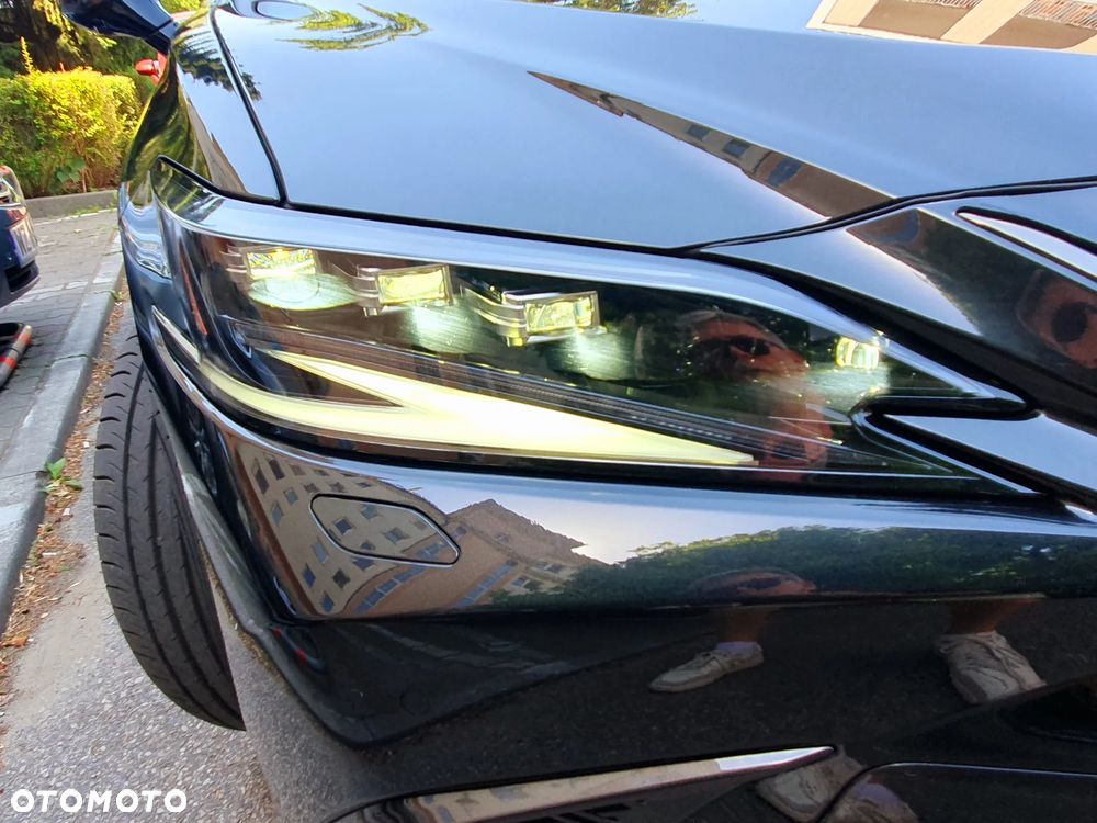 Lexus ES 300h F Sport Edition - 26