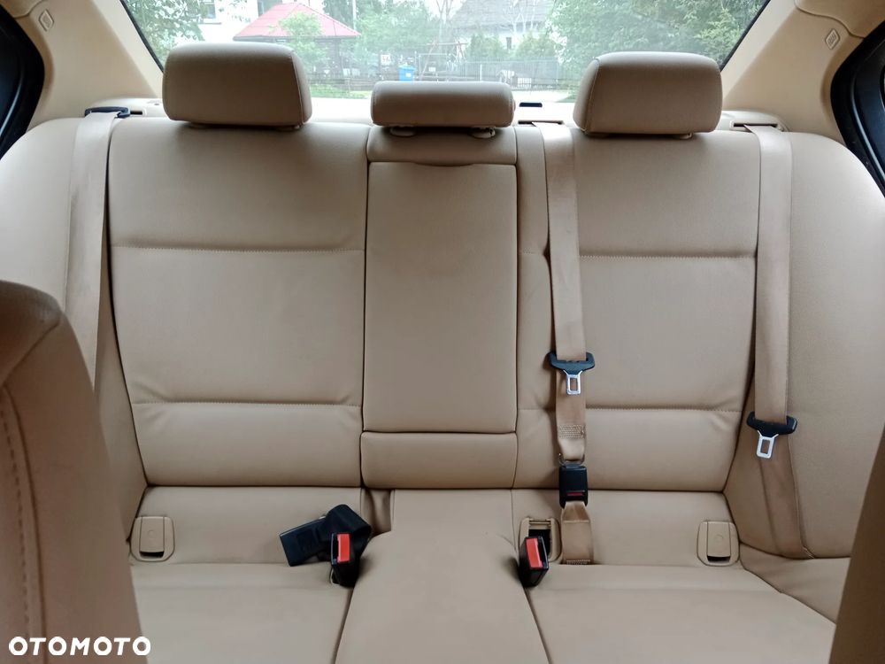 BMW Seria 3 325i - 23