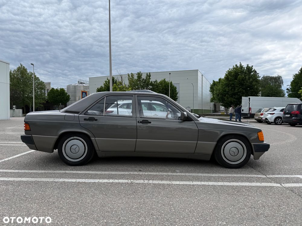Mercedes-Benz W201 (190) - 6