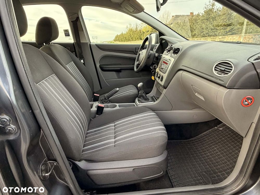 Ford Focus 1.6 TDCi Ambiente - 8