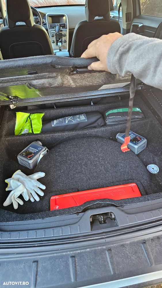 Volvo XC 60 D5 AWD Geartronic Momentum - 33