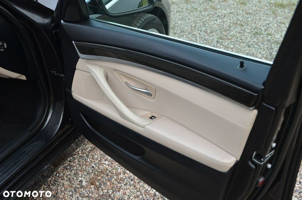 BMW Seria 5 520d - 34