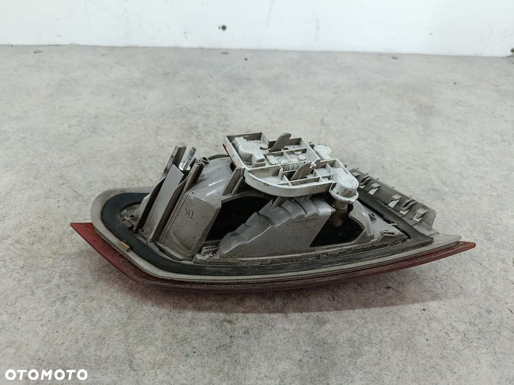 LAMPA TYLNA PRAWA W KLAPE FORD MONDEO MK4 7S71-13A602-B KOMBI - 6