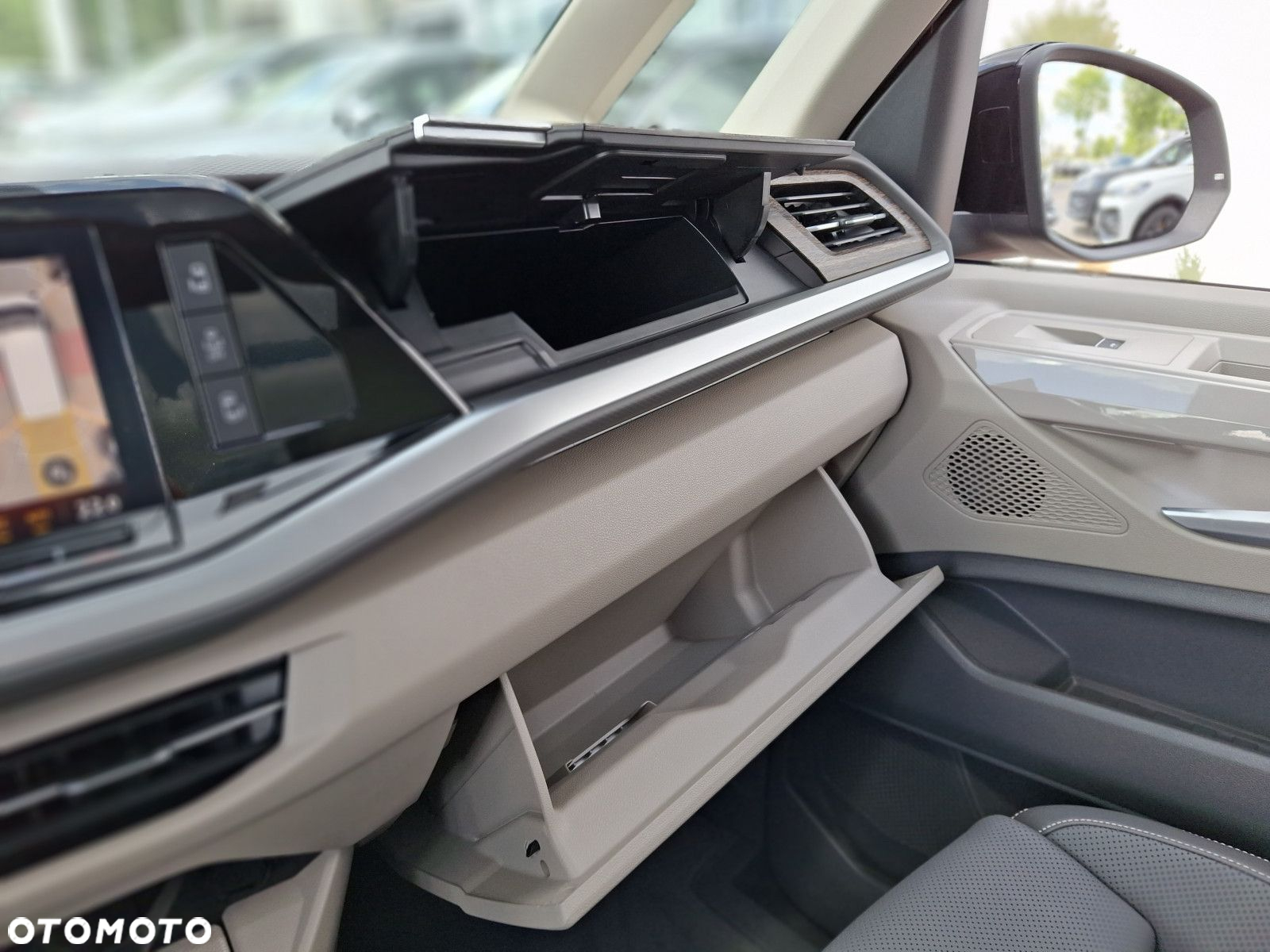 Volkswagen Multivan - 14