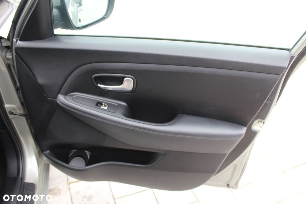 Kia Carens 1.6 GDI XL - 25