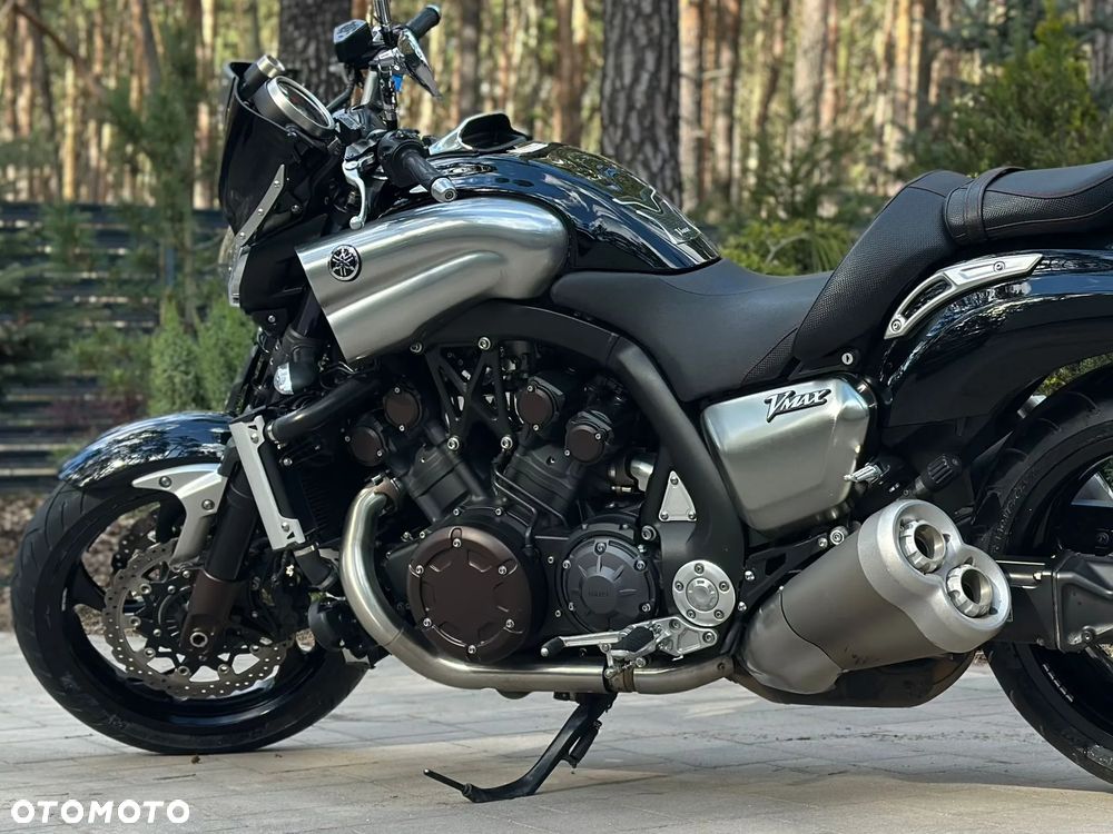 Yamaha V-MAX - 12