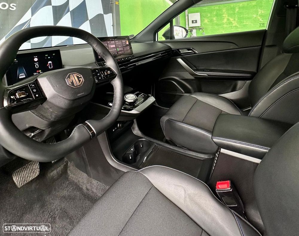 MG MG4 64 kWh Luxury - 6