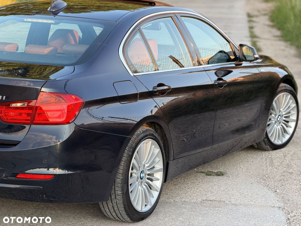 BMW Seria 3 328i Luxury Line - 16