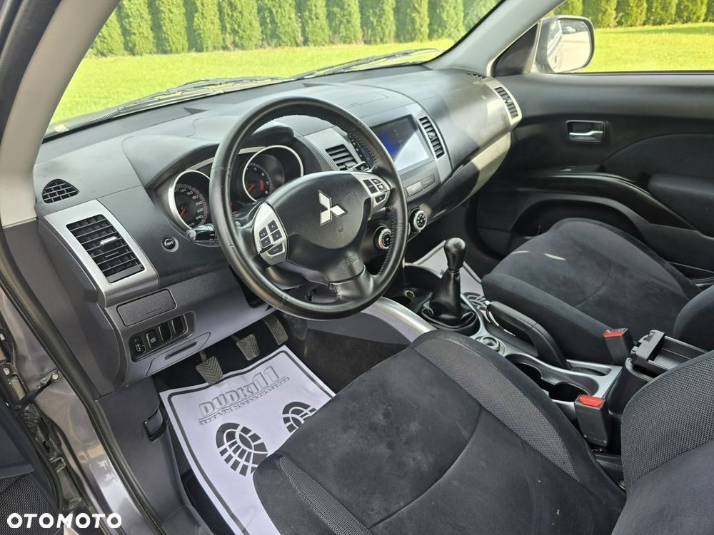 Mitsubishi Outlander - 14