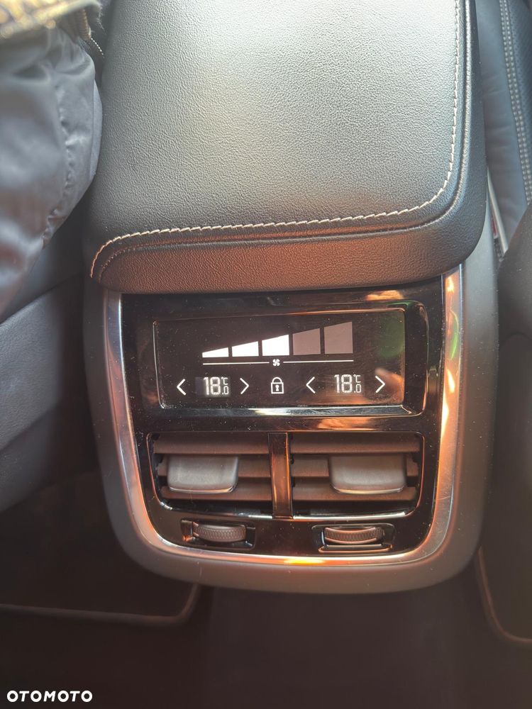 Volvo XC 60 D4 AWD R-Design - 16