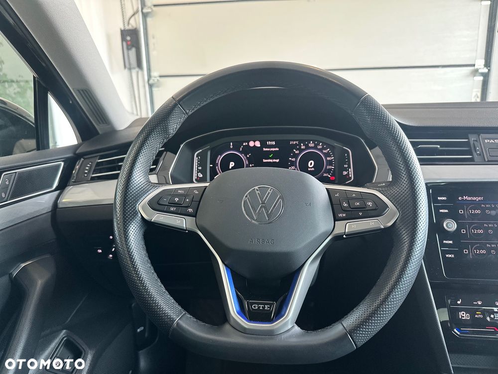 Volkswagen Passat - 16