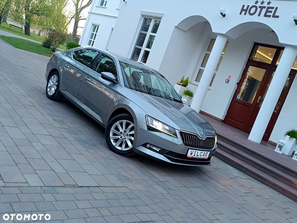 Skoda Superb 1.4 TSI ACT DSG Ambition - 38