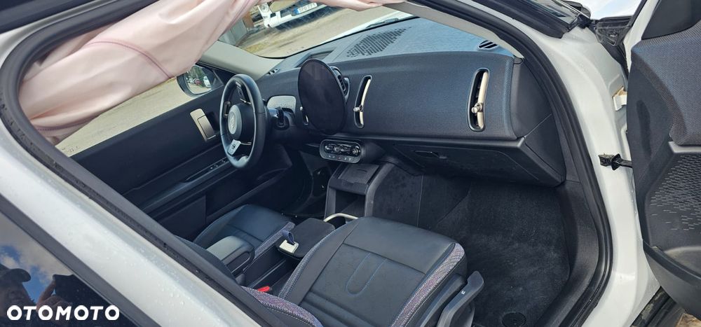 MINI Countryman SE ALL4 John Cooper Works Trim - 10