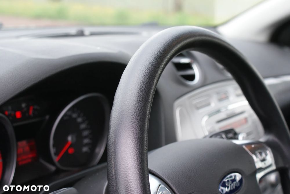 Ford Mondeo 1.6 Trend - 11