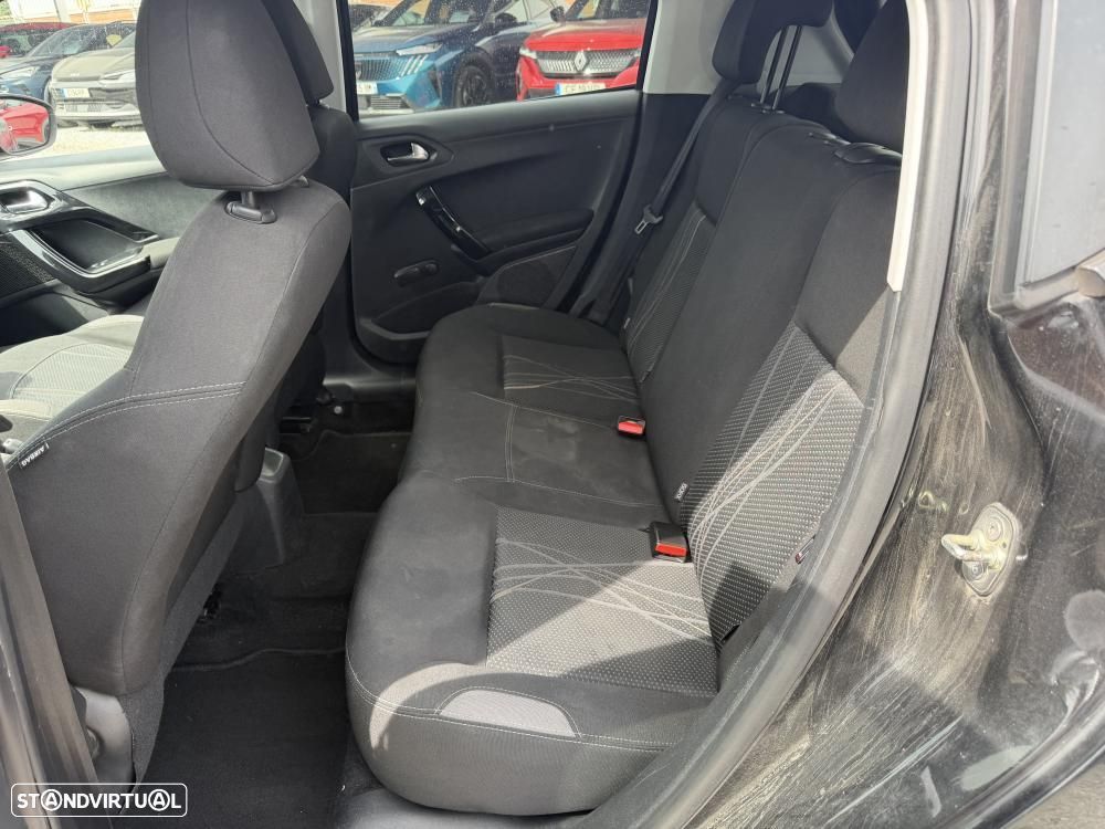 Peugeot 208 1.4 HDi Allure - 12