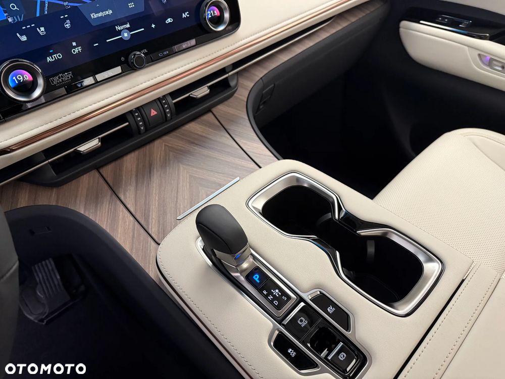 Lexus LM 350h Prestige - 17