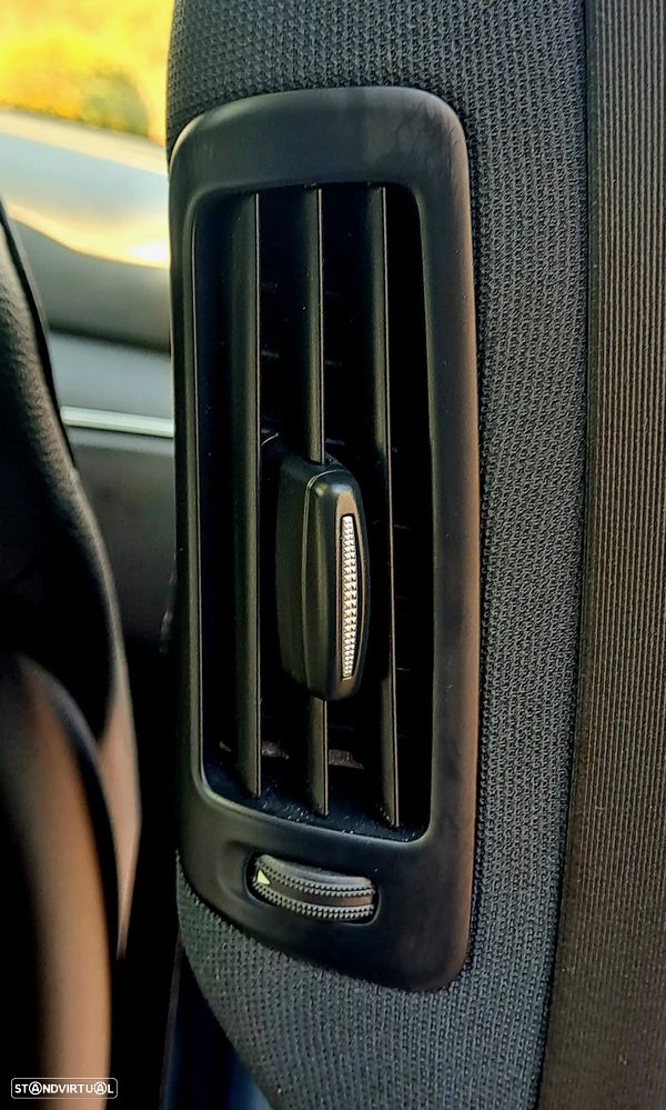 Mercedes-Benz E 300 Bluetec Hybrid Avantgarde - 35