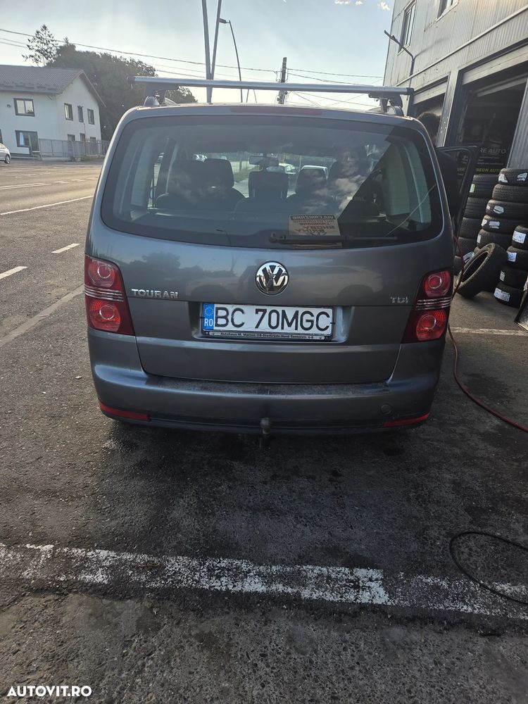Volkswagen Touran - 4