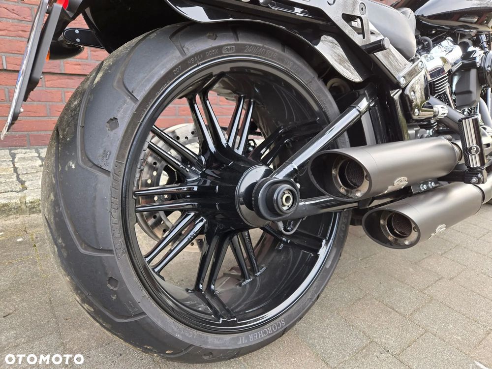Harley-Davidson Softail Breakout - 8