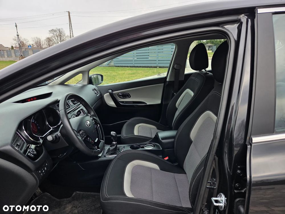 Kia Ceed 1.6 GDI ISG Dream Team Edition - 6