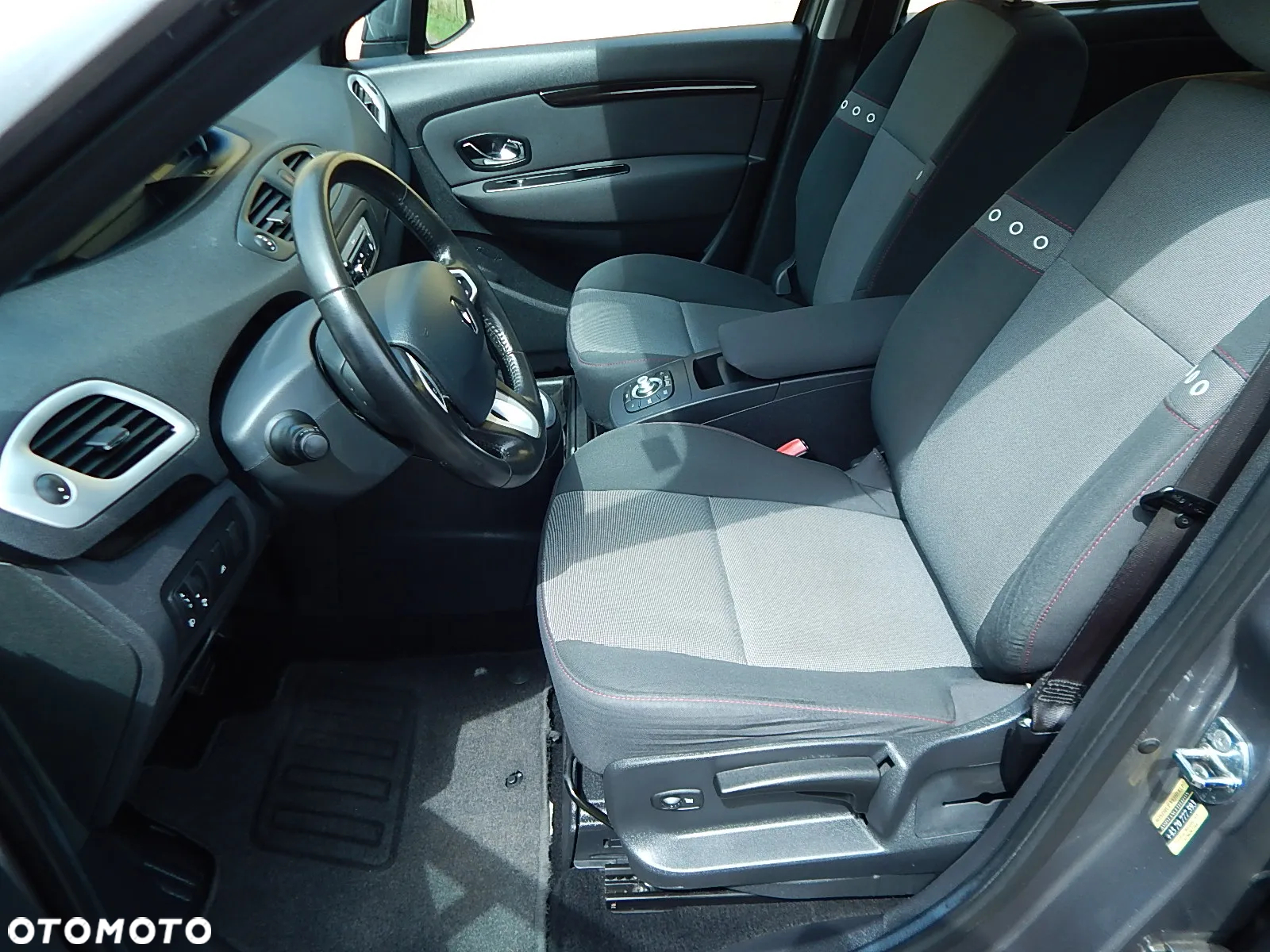 Renault Scenic 1.5dCi TomTom Edition EDC - 15