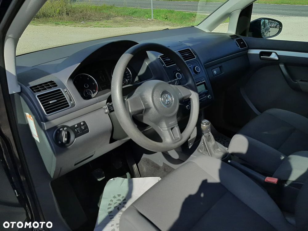 Volkswagen Touran - 17