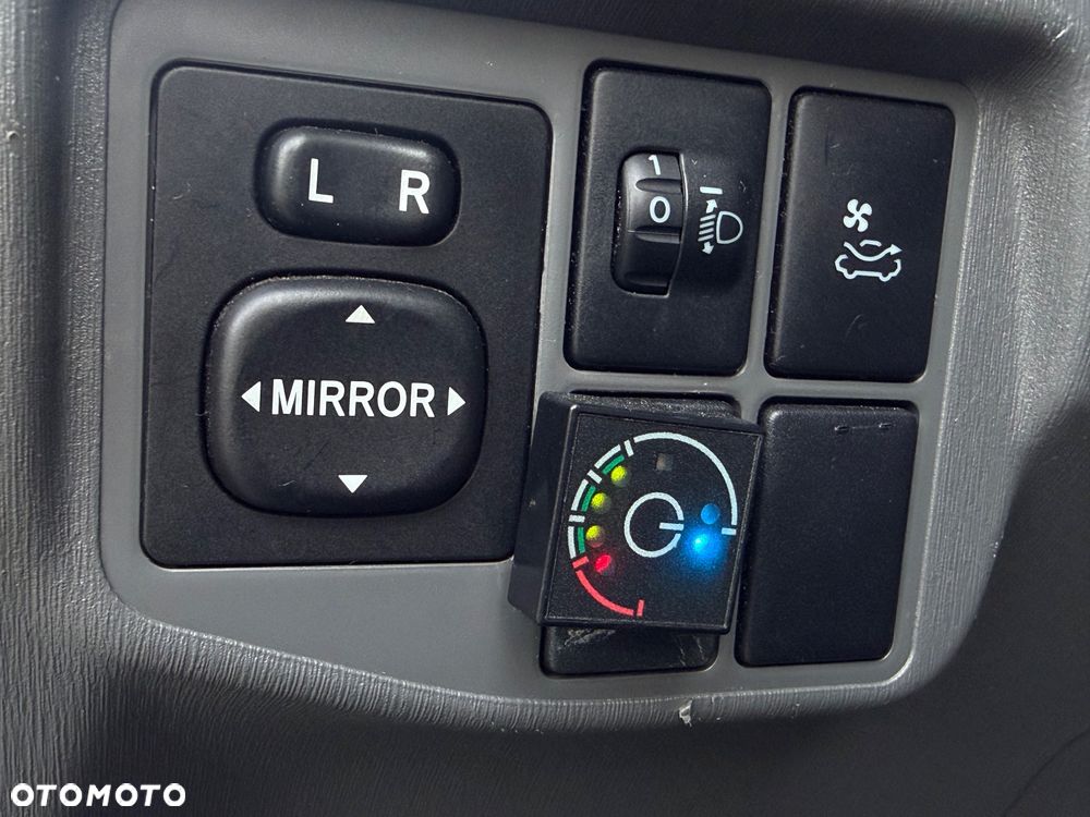 Toyota Prius (Hybrid) Executive - 14