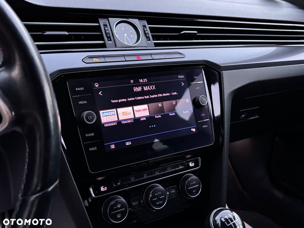 Volkswagen Passat 2.0 TDI SCR Elegance - 32