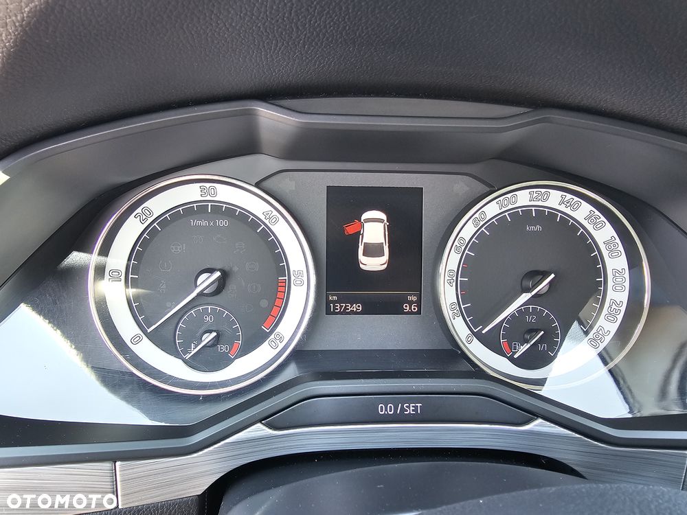 Skoda Superb 2.0 TDI Ambition DSG - 13