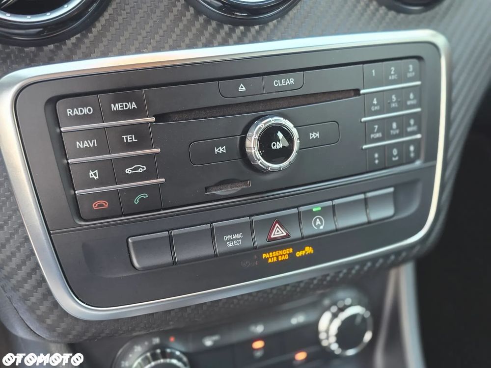 Mercedes-Benz GLA 180 7G-DCT Style - 23