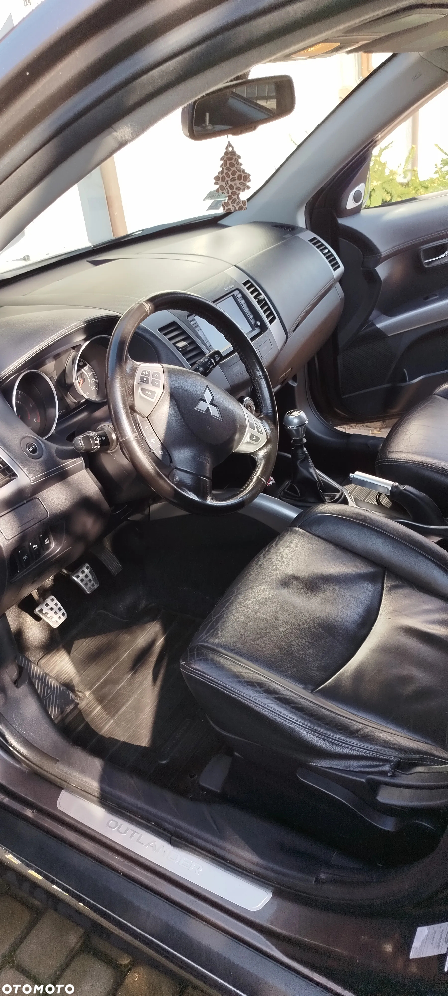 Mitsubishi Outlander 2.0 DID Instyle NAVI - 13
