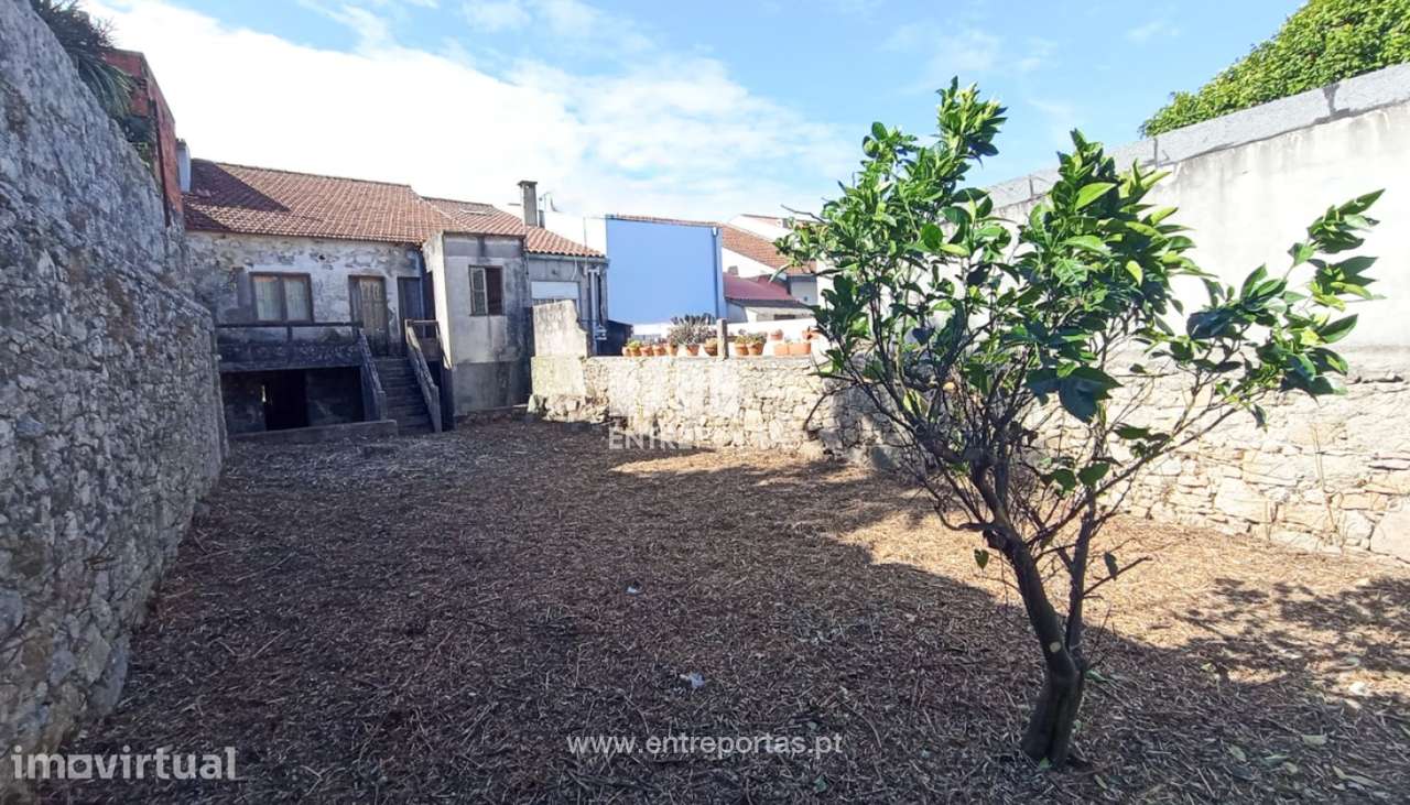 Venda de Moradia V3 para restauro, no centro da cidade, Vila do Conde - Grande imagem: 3/7