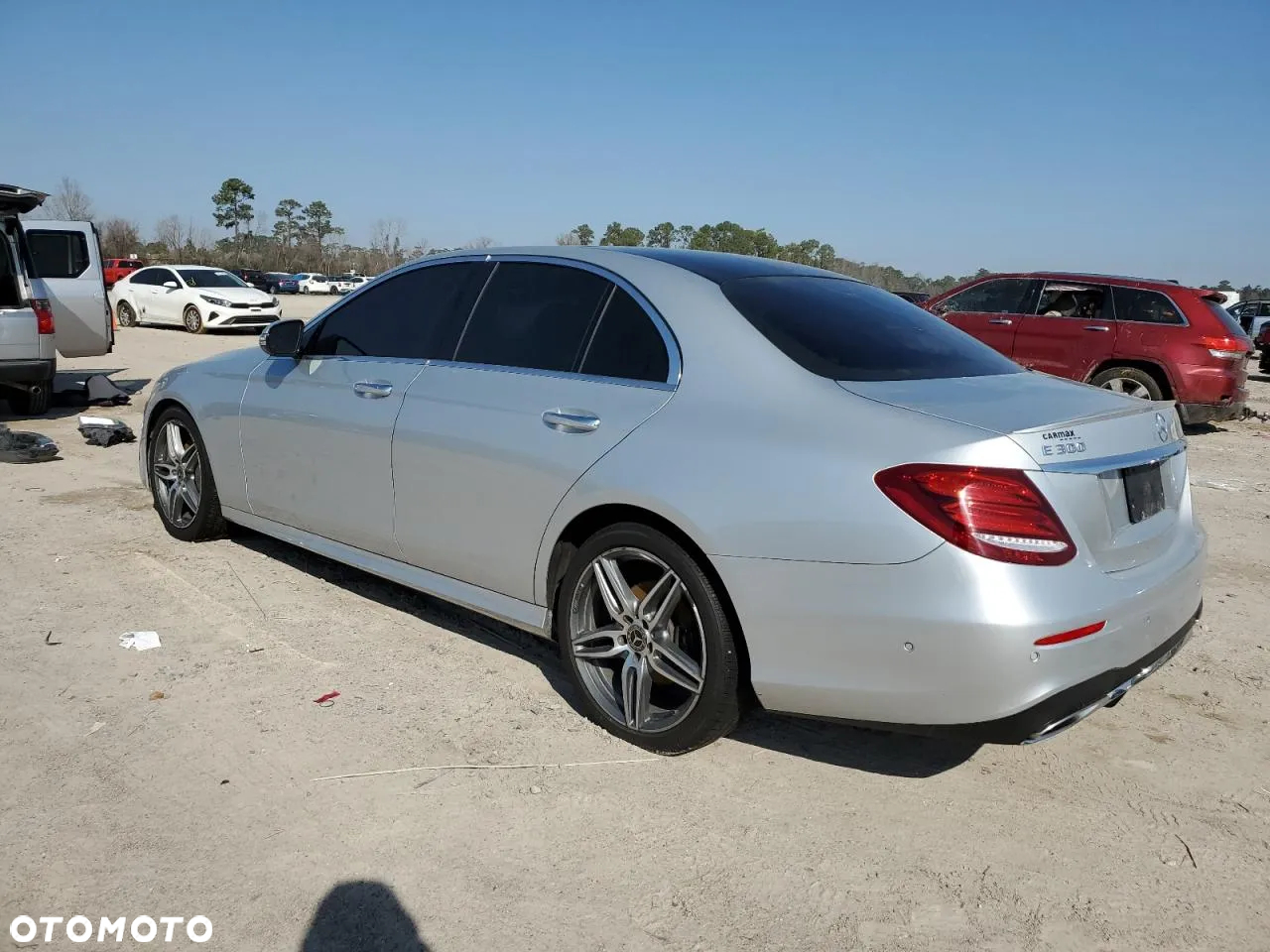Mercedes-Benz Klasa E 300 9G-TRONIC AMG Line - 3