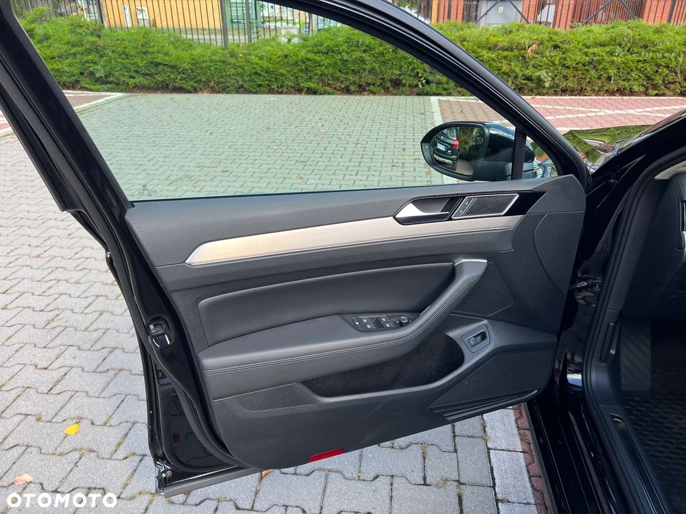 Volkswagen Passat 1.8 TSI BMT Highline DSG - 28