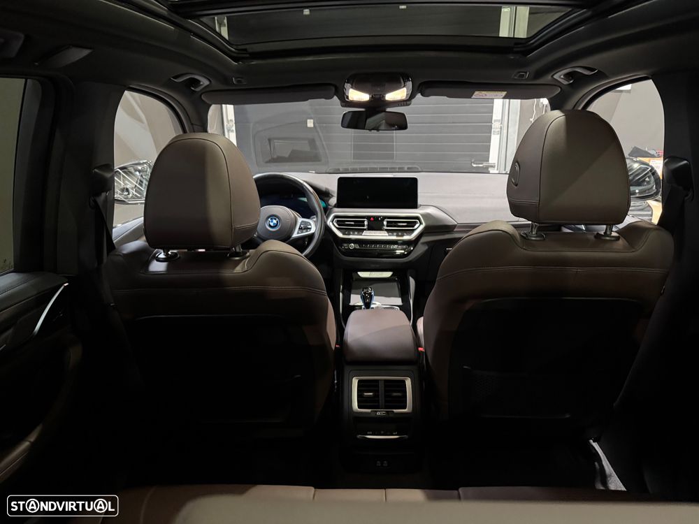 BMW iX3 M Sport Impressive - 16