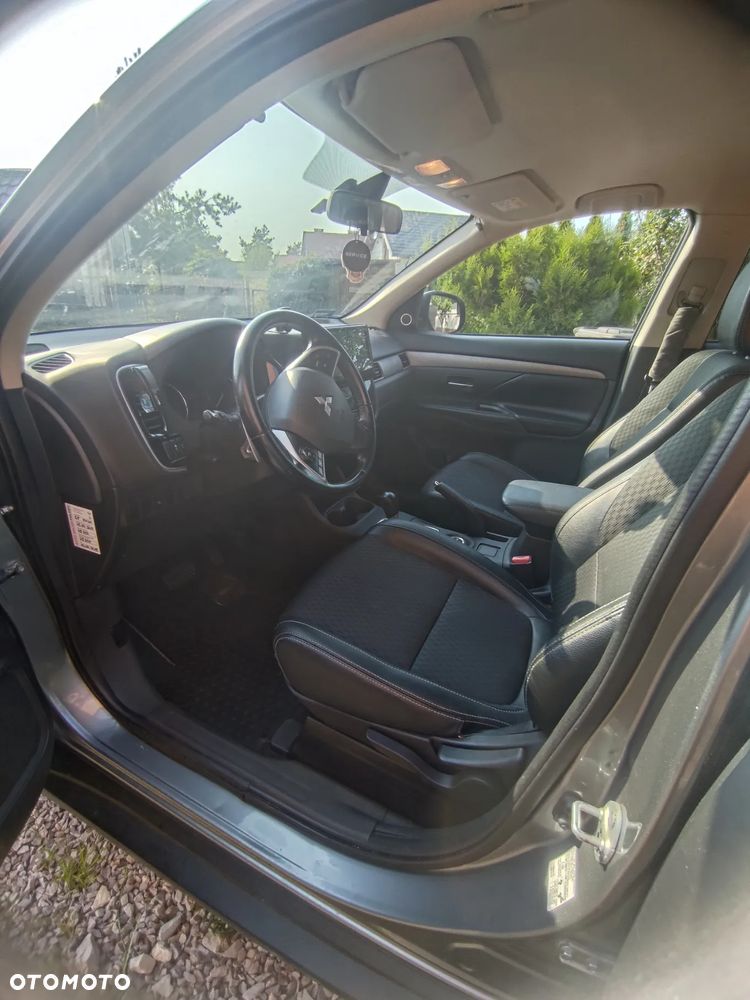 Mitsubishi Outlander - 10