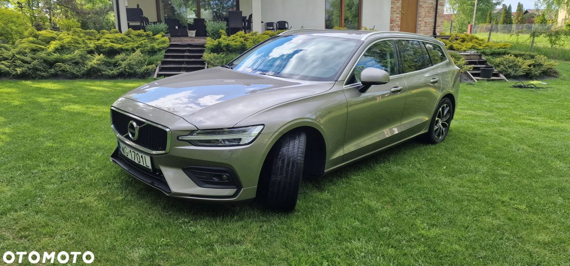 Volvo V60 B4 D Momentum Pro - 1
