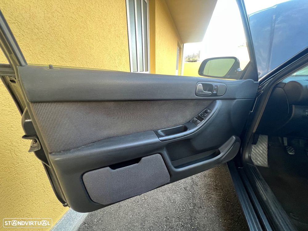 Audi A3 1.6 Ambiente - 5